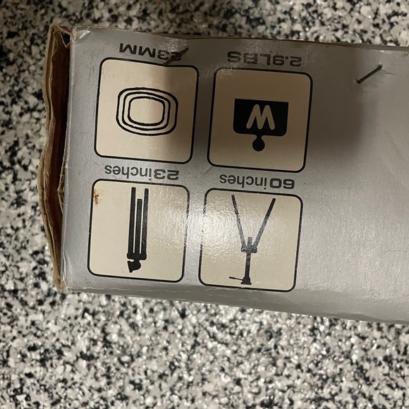 New in box Tundra ultima 44 camera video tripod - Picture 6 of 6